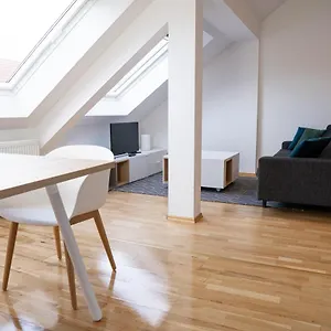 full-house-studios-design-apartment-netflix-wifi-inkl.bestleipzighotels.com/